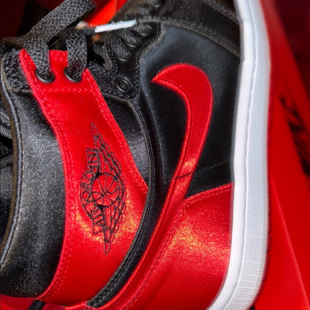 Nike limited edition  Jordan High-Top Sneakers - for Women Black and Red. - Picture 5 of 9